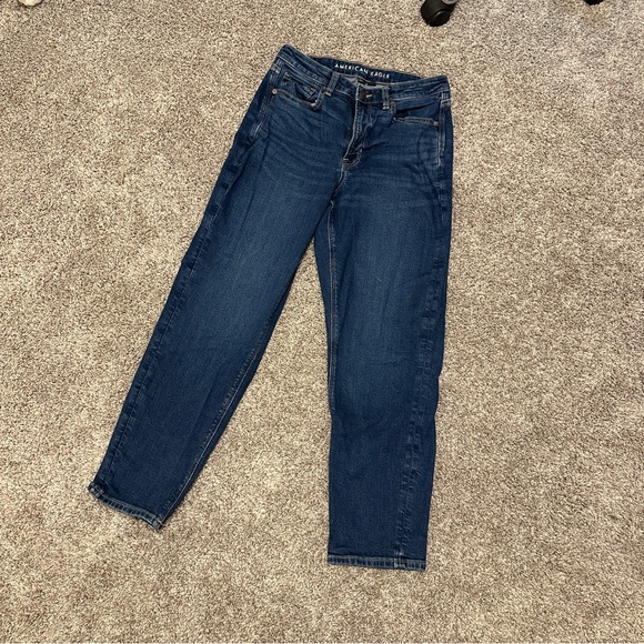 American Eagle Straight Mom Jeans - Picture 2 of 3